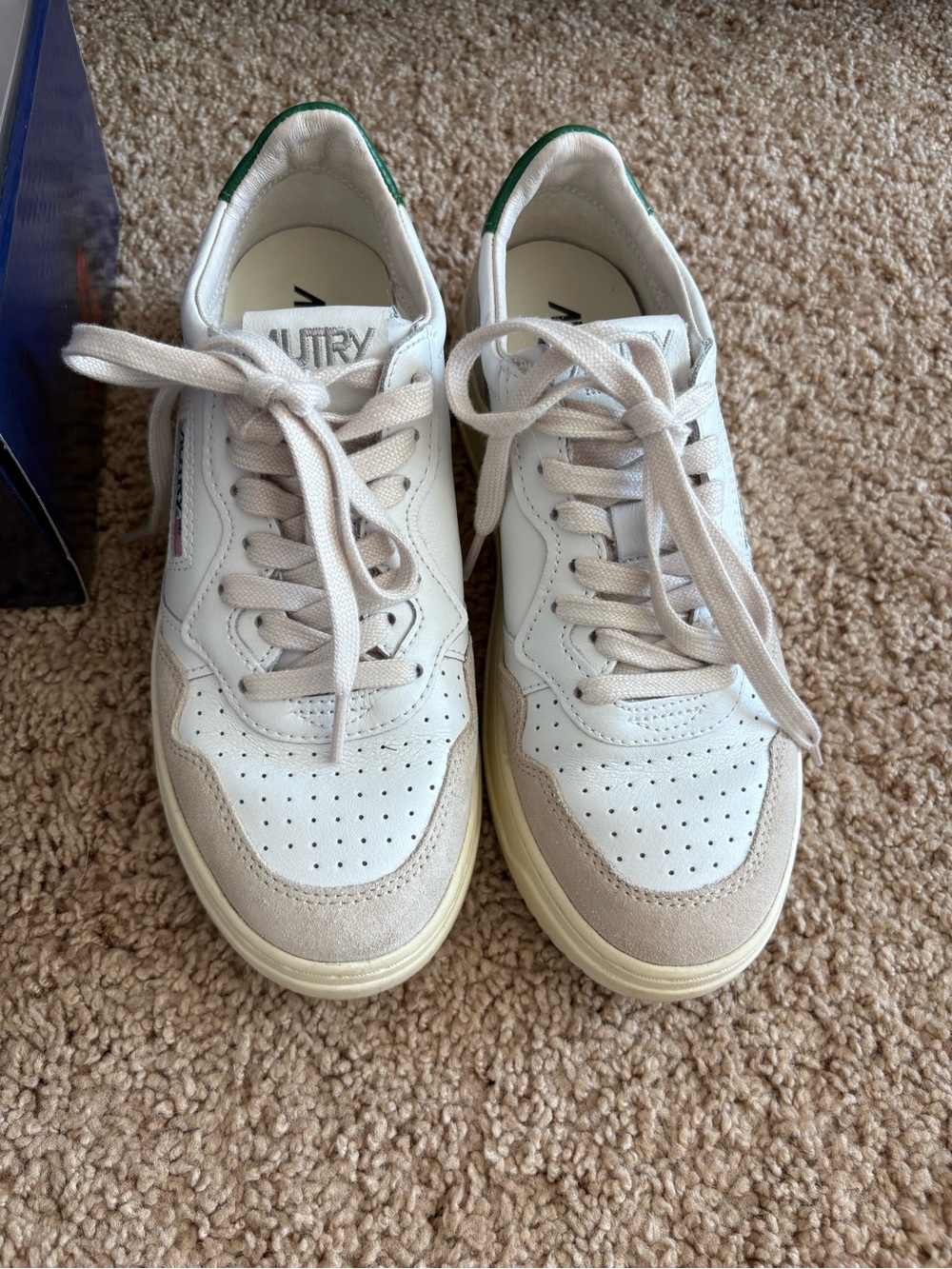 Autry White Medalist Low-Top Sneakers